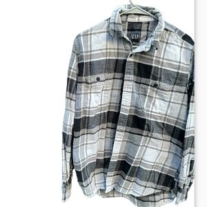 Gap Men standard fit button-down shirt